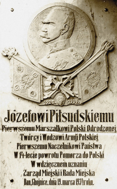 Piłsudski Tablica Chojnice.jpg