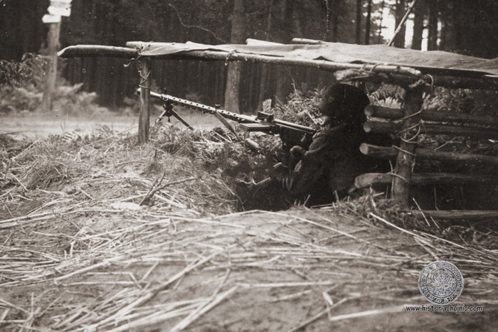 Wehrmacht Sicherung des Vormarsch Chojnice Konitz.jpg